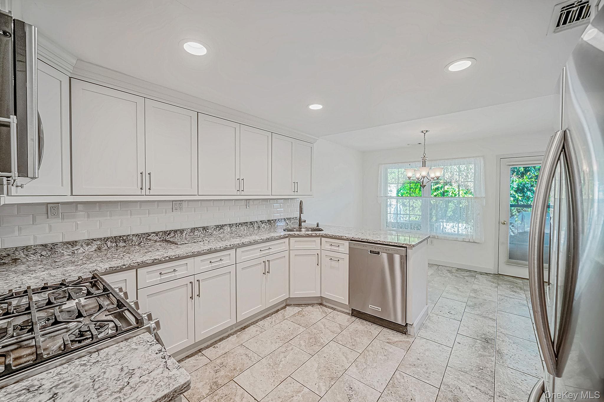 20 Wainscott Court thumbnail 10