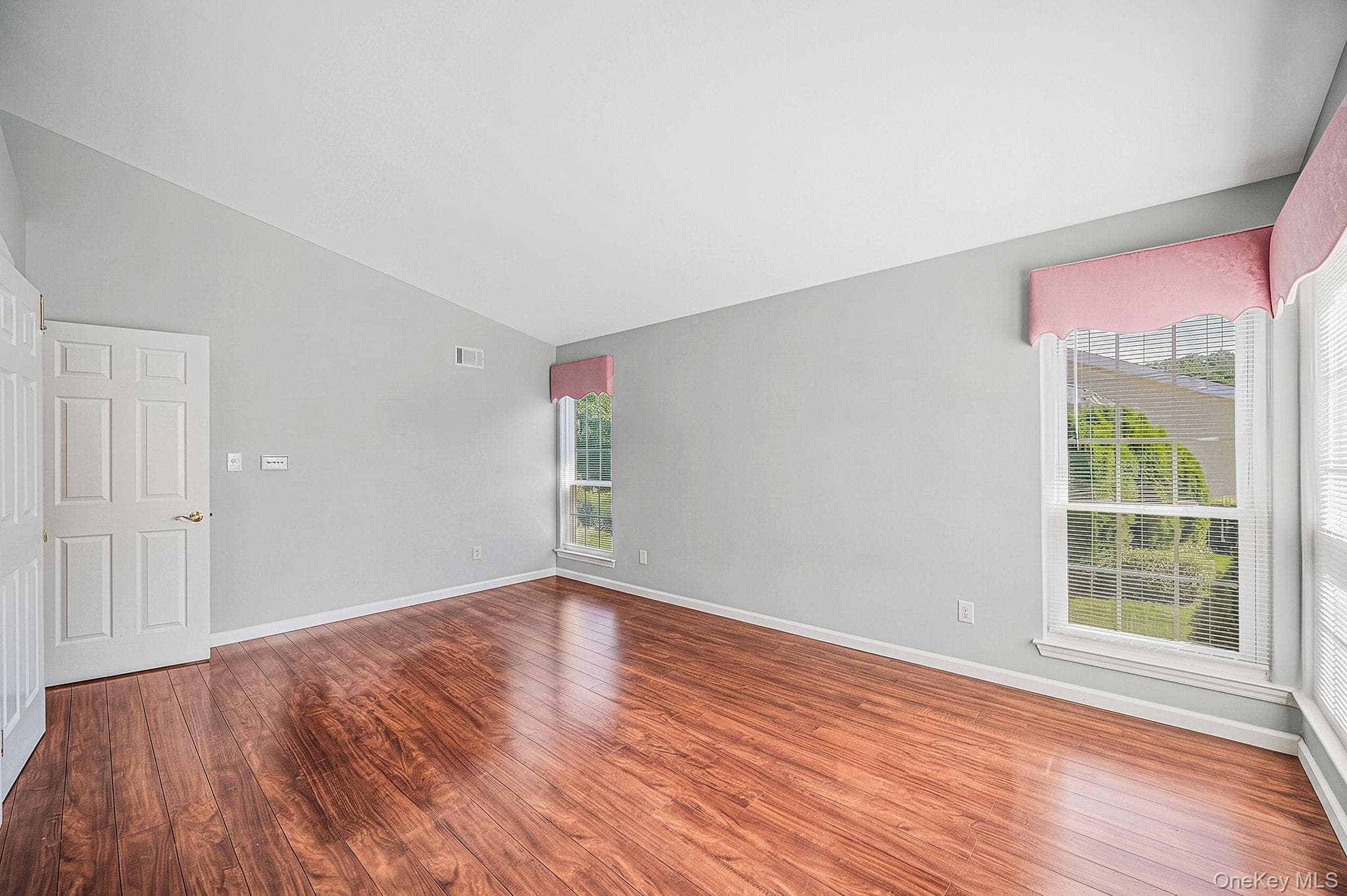 20 Wainscott Court thumbnail 19