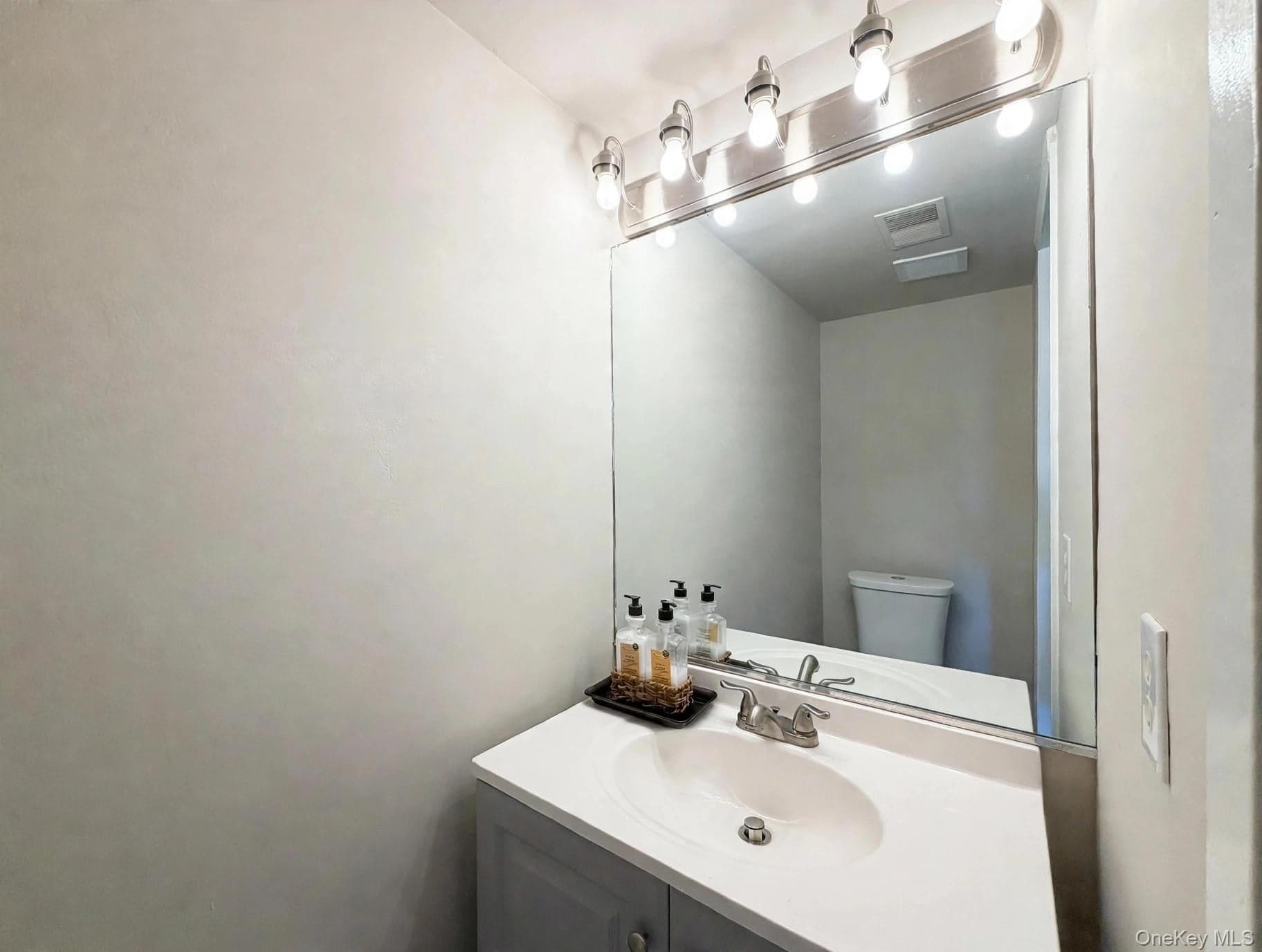 276 Temple Hill Road Unit: 706 thumbnail 7