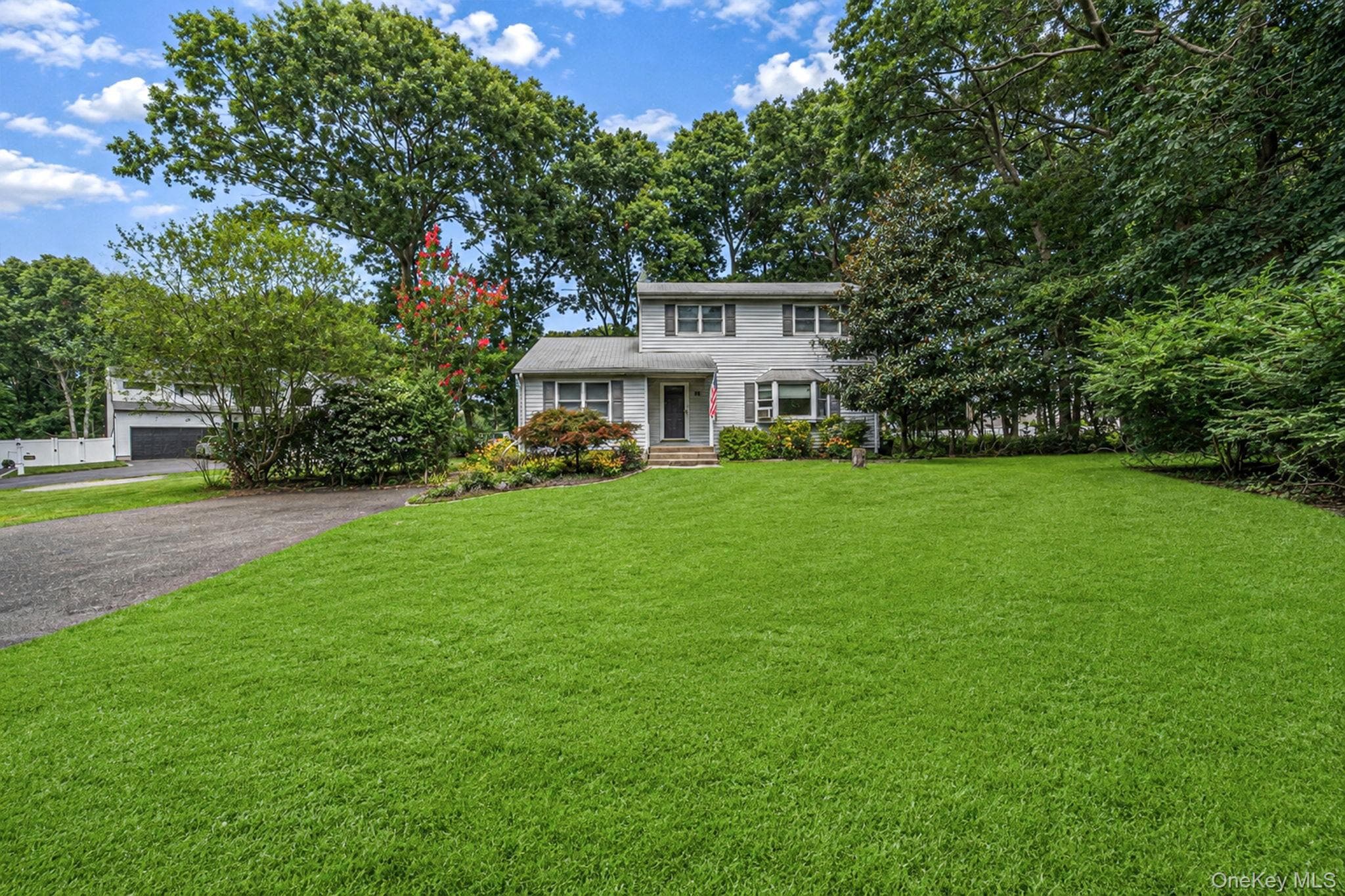 96 Oak Street ST, Centereach