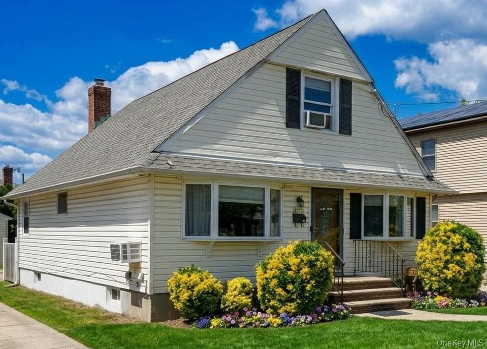 573 Lakeville Road thumbnail 3