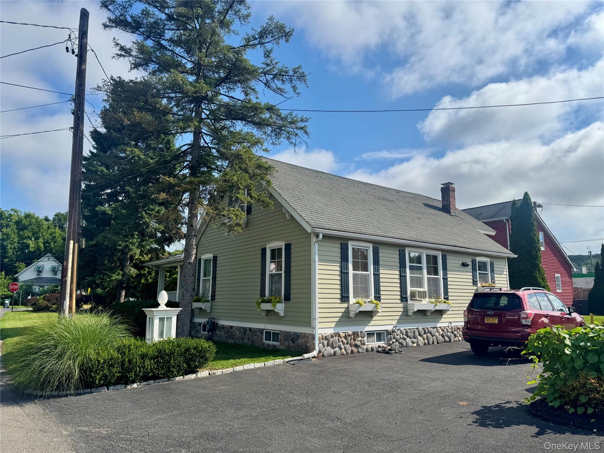 15 Esopus Avenue thumbnail 3