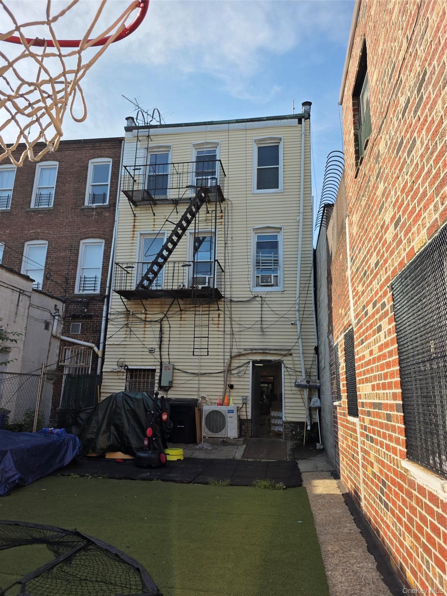 8918 Jamaica Avenue thumbnail 4