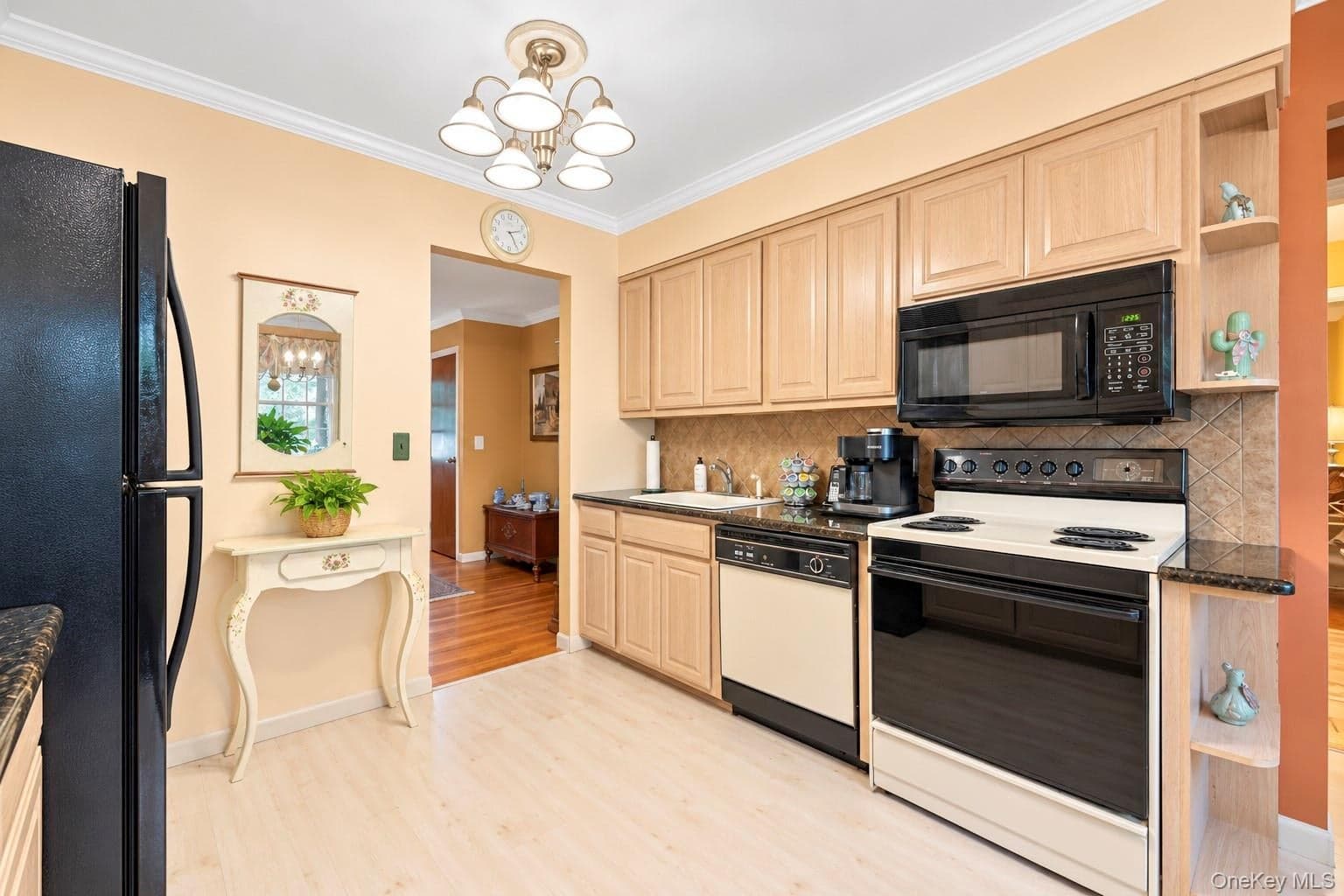 2306 Pine Avenue thumbnail 18