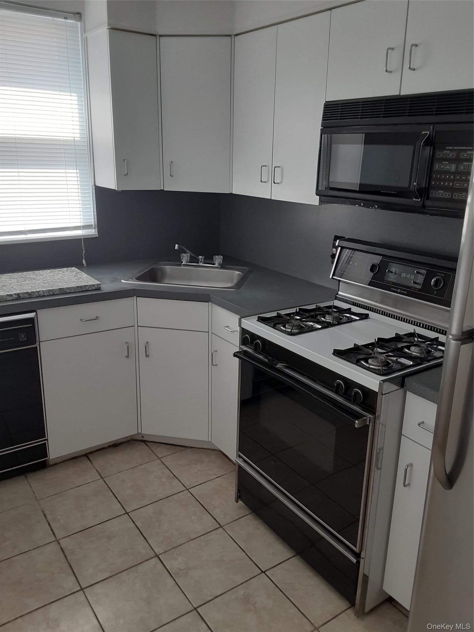 276 Revere Ave AVE photo 1