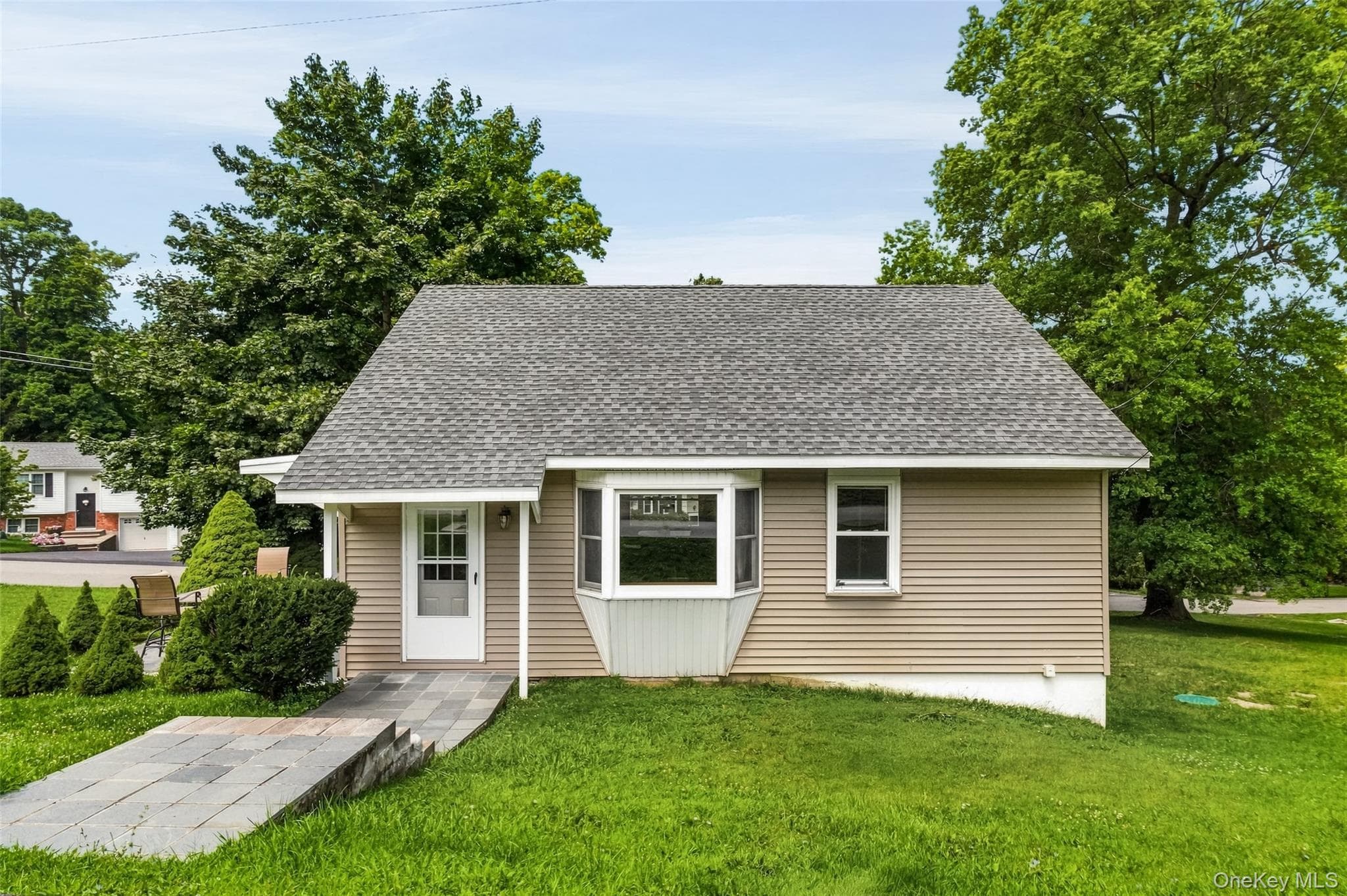 35 Willow Road photo 1