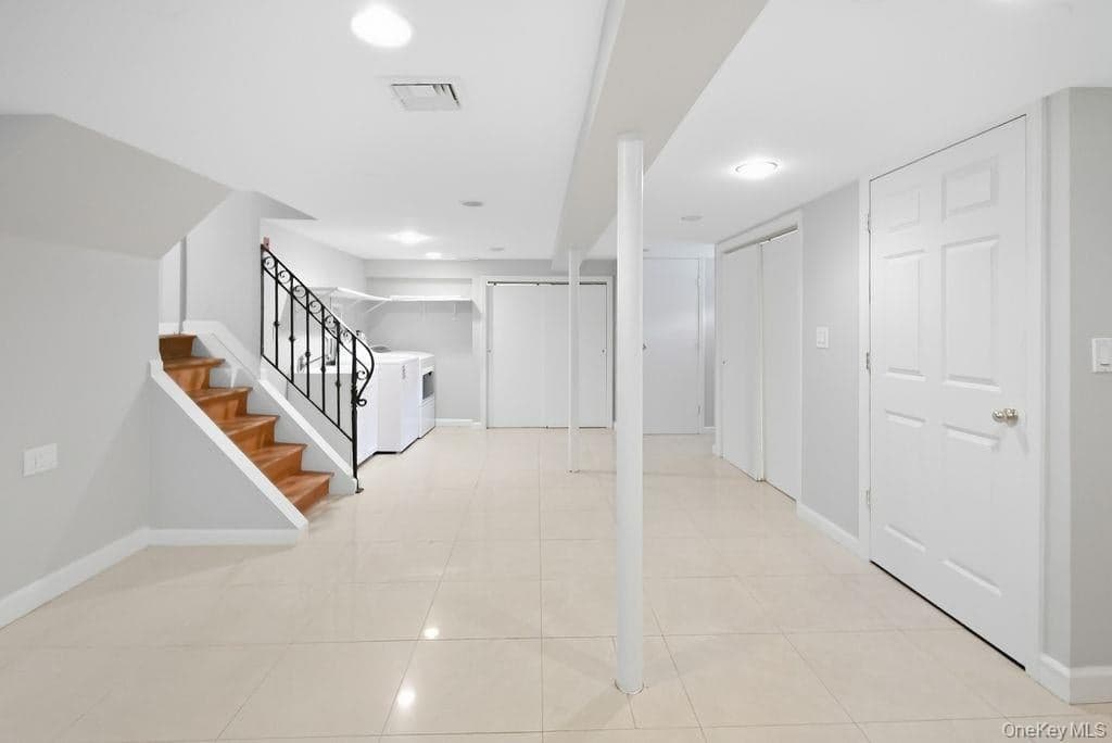1072 Hicksville Road thumbnail 21
