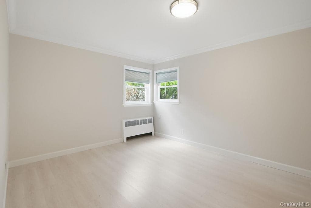 1072 Hicksville Road thumbnail 13