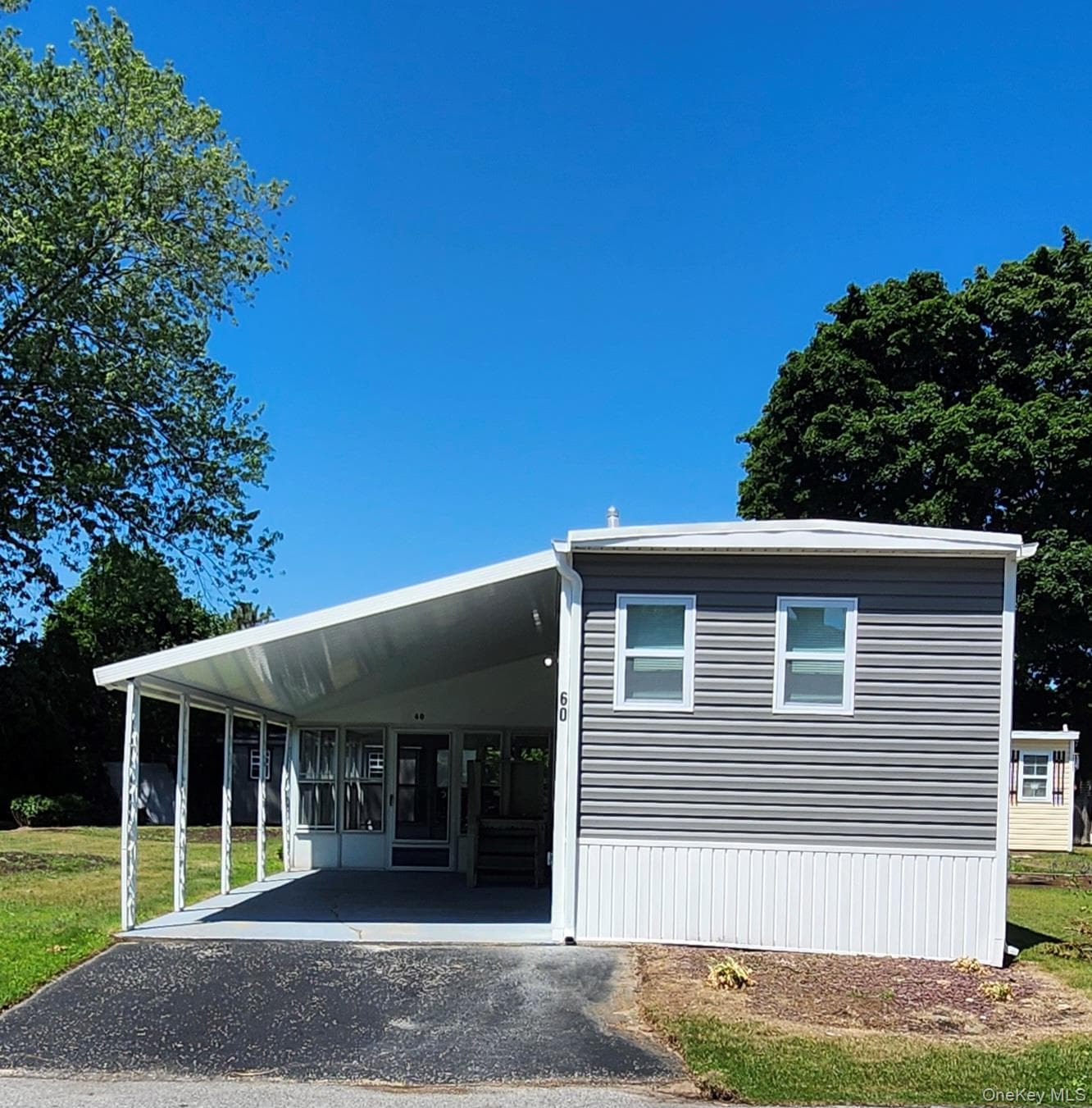 60 Valley Forge DR, Bohemia