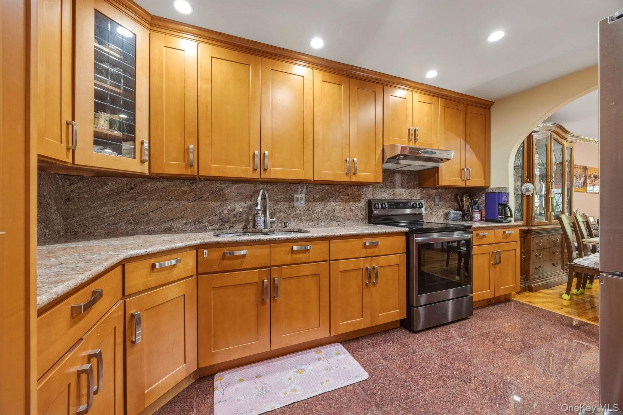 240-43 69 Avenue thumbnail 9