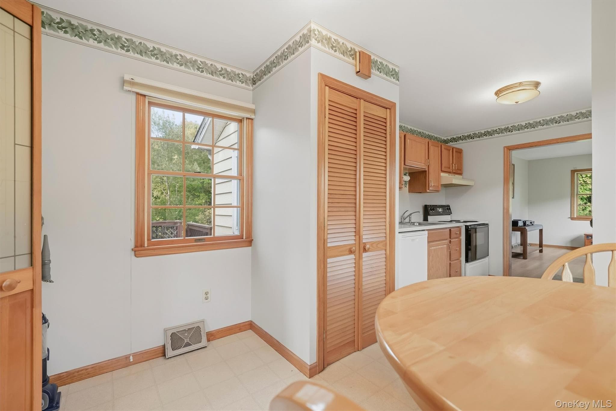 47 Orchard Lake Drive thumbnail 8