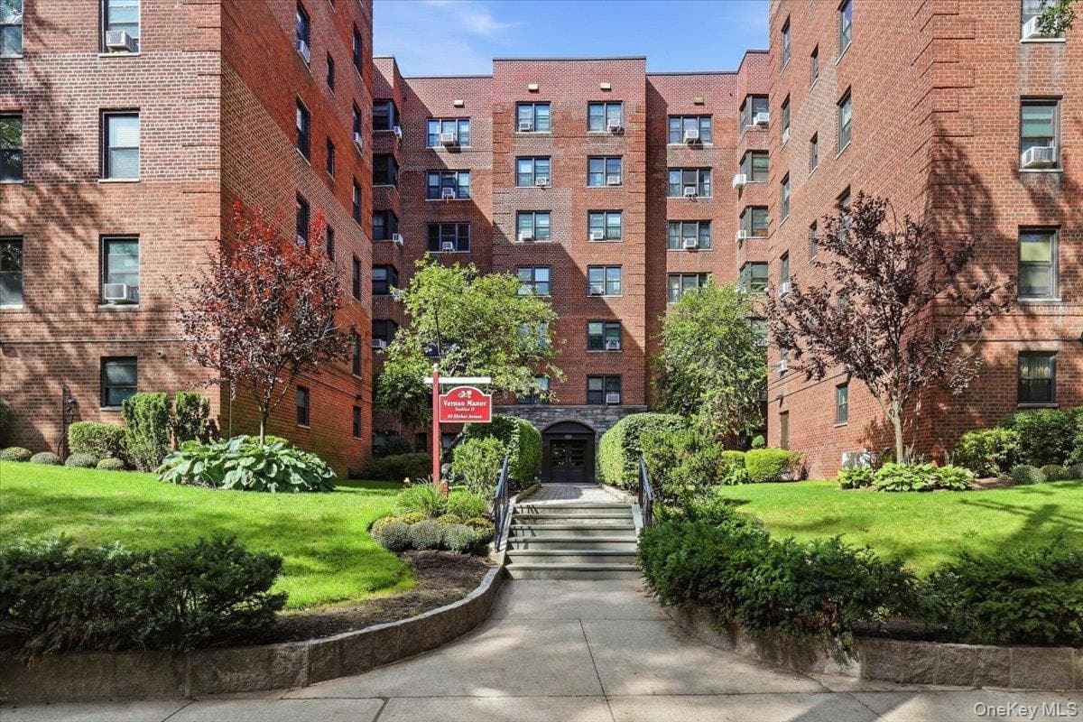 30 Ehrbar Unit: F121, Mount Vernon