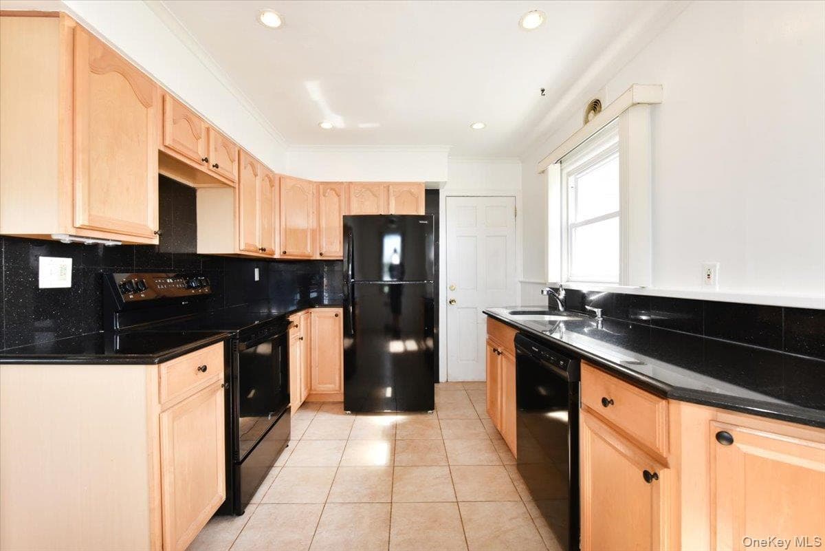 413 Stewart Avenue thumbnail 10