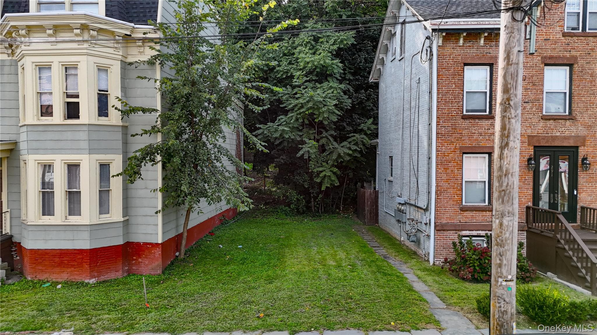 289 Grand Street thumbnail 3