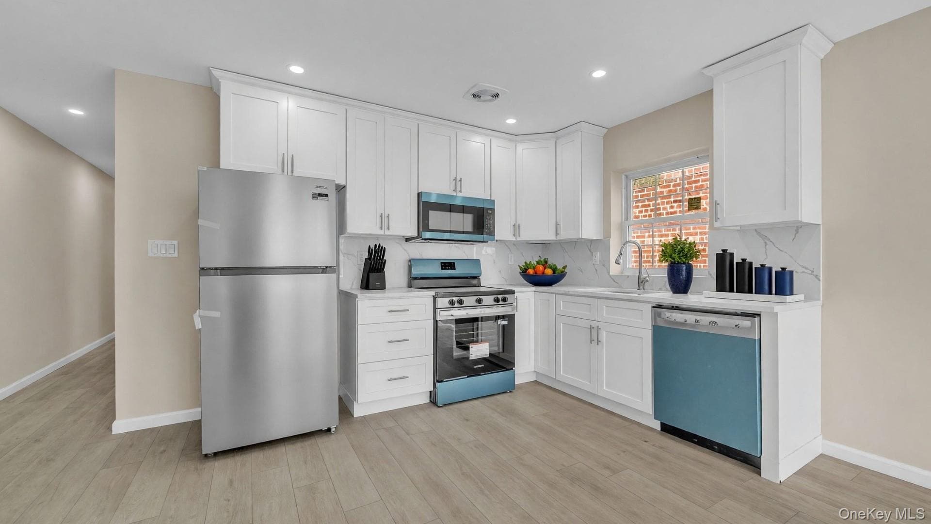 955 E 229th Street thumbnail 6