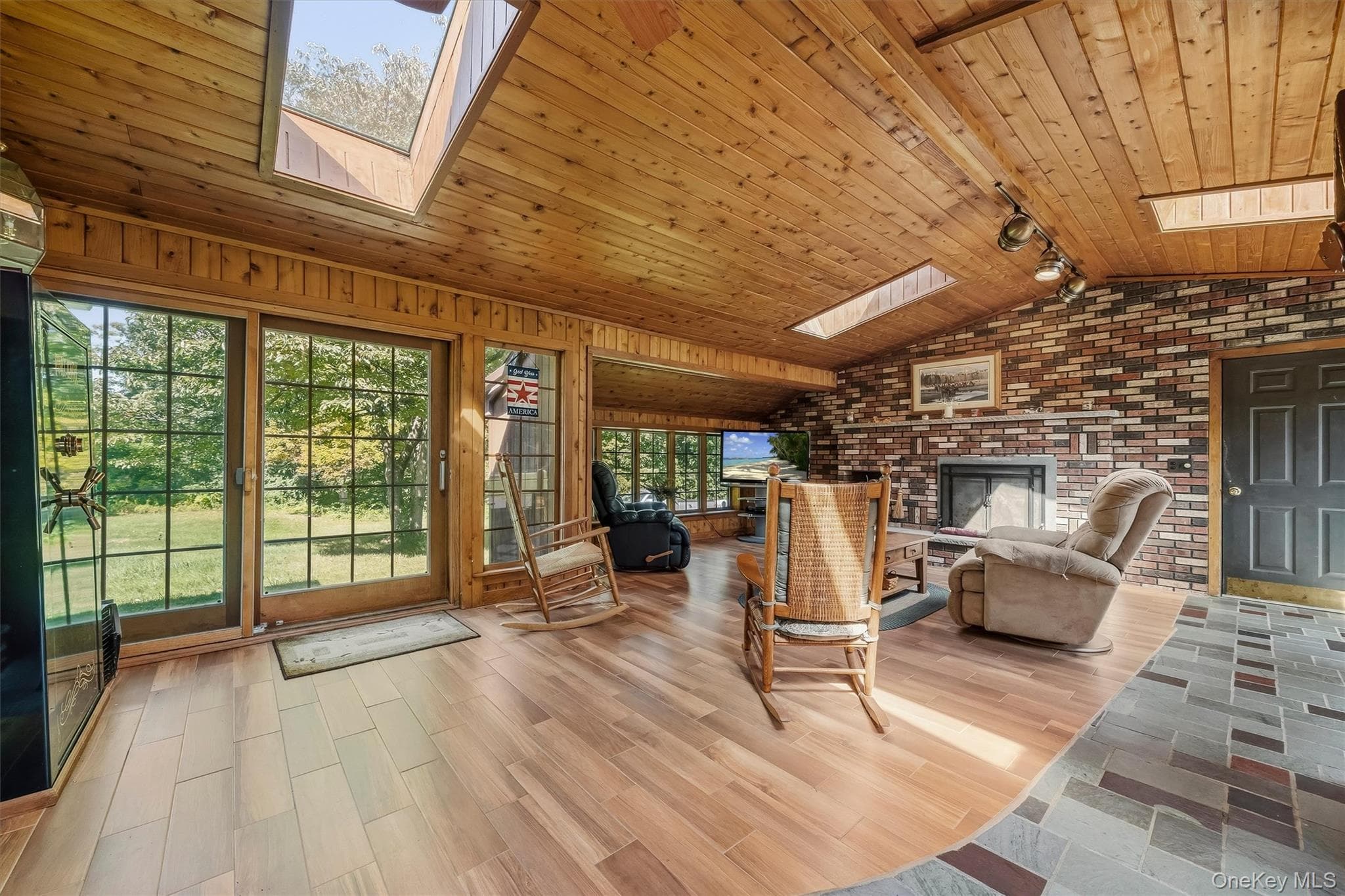379 Neversink Drive thumbnail 12