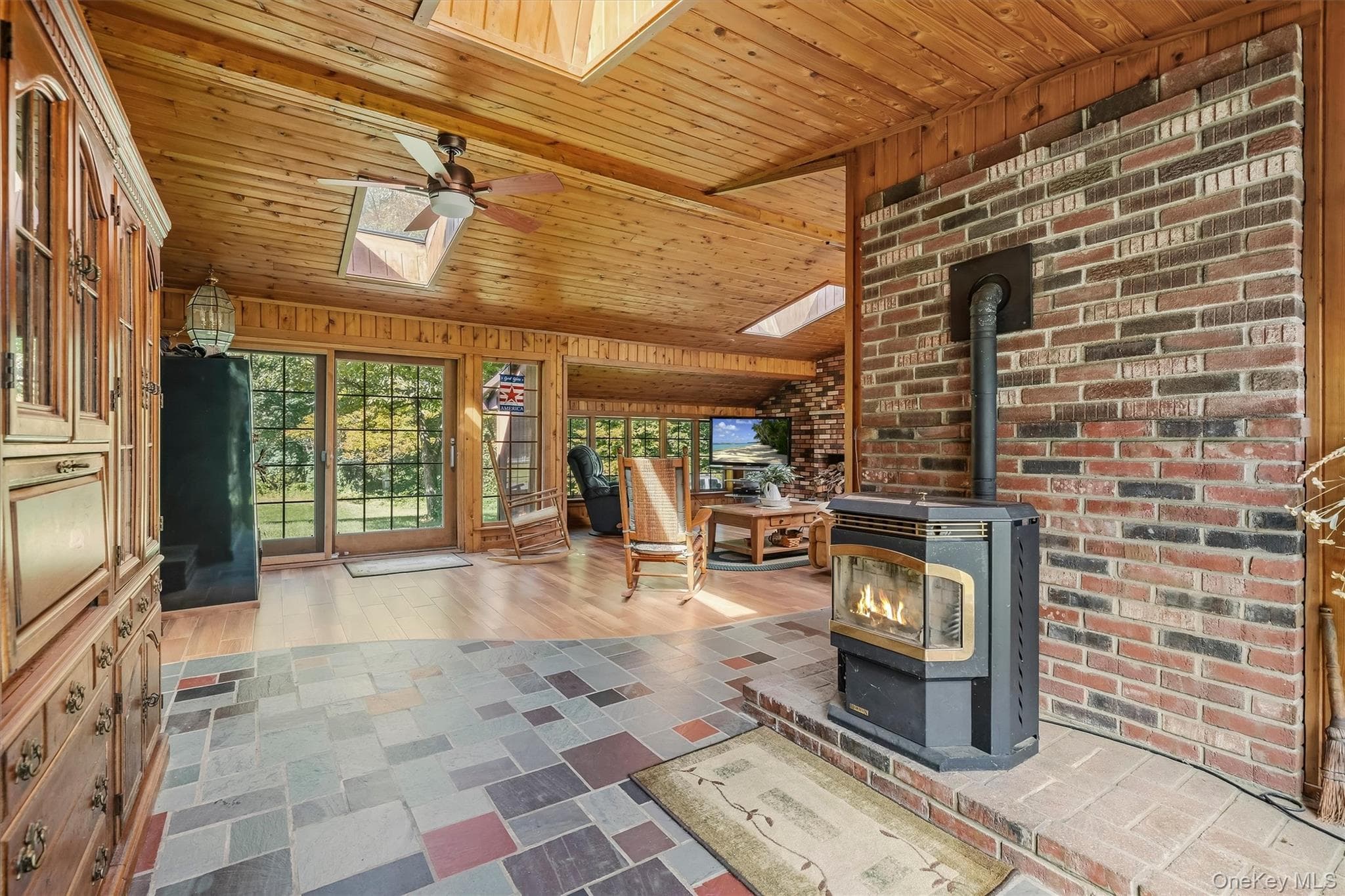 379 Neversink Drive thumbnail 11