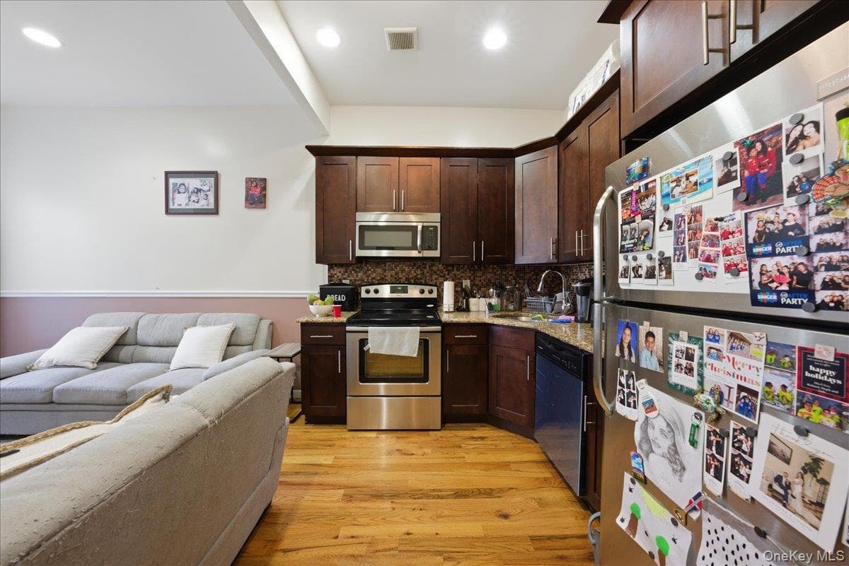 1268 Findlay Avenue thumbnail 17