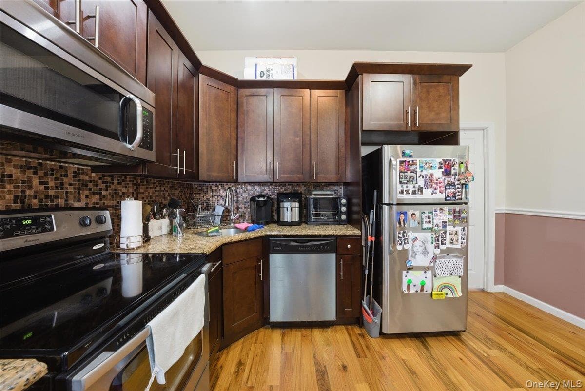 1268 Findlay Avenue thumbnail 18