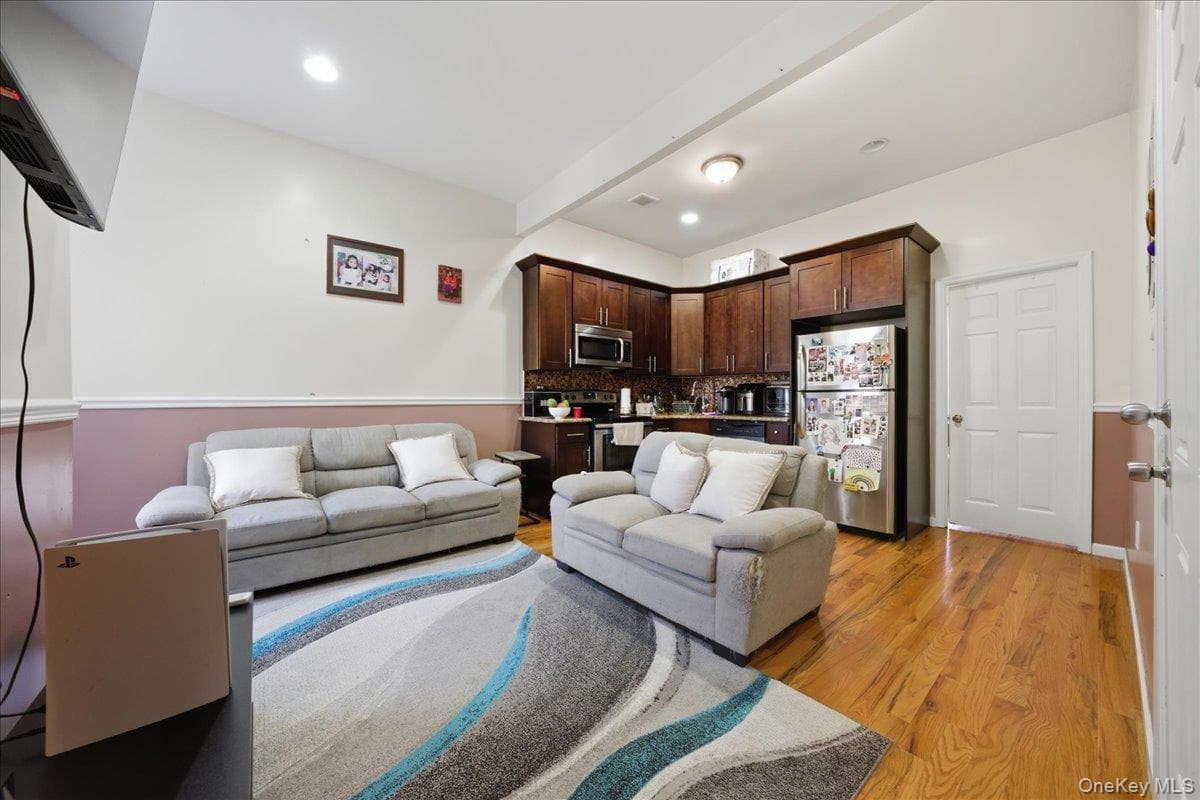 1268 Findlay Avenue thumbnail 14