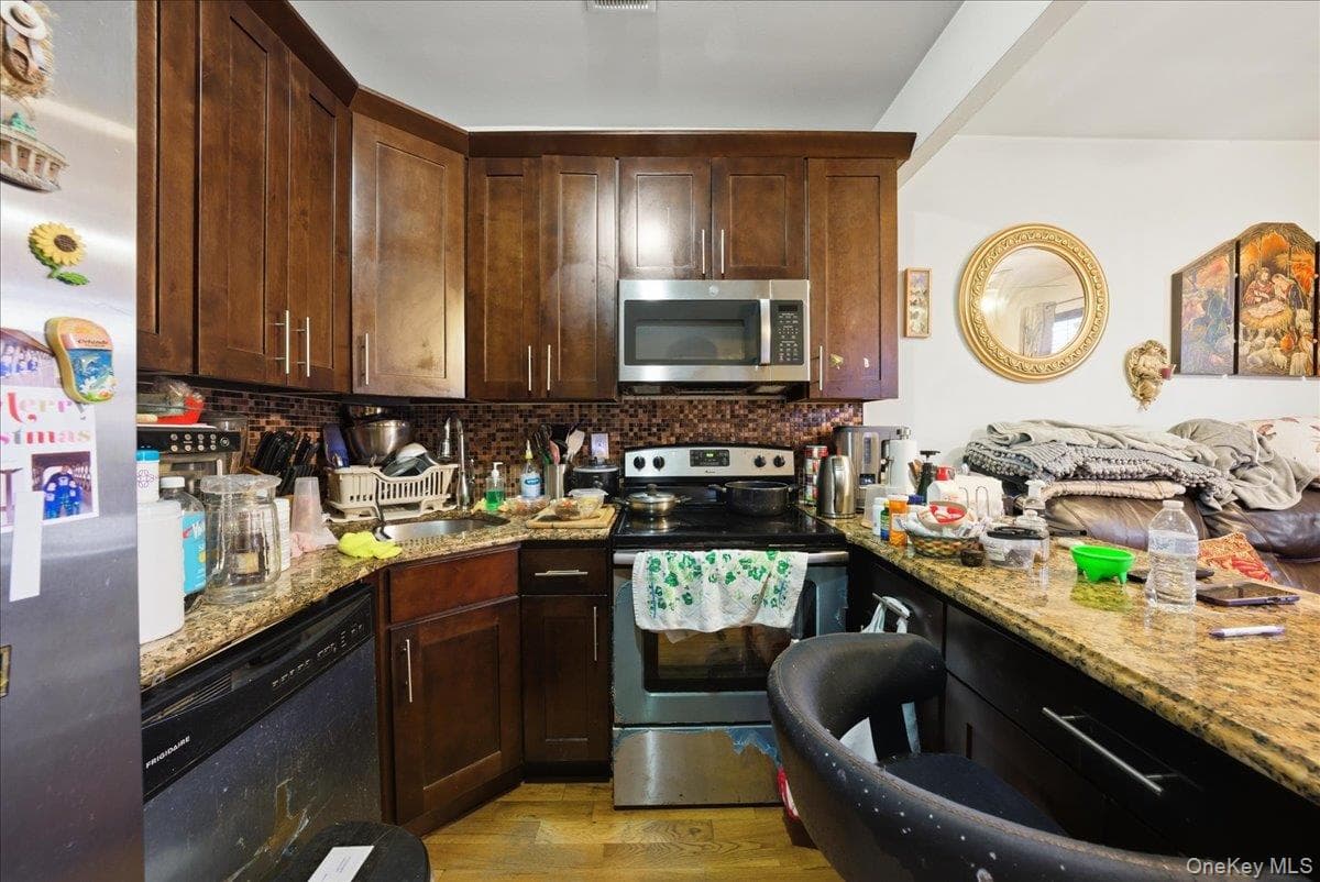 1268 Findlay Avenue thumbnail 8