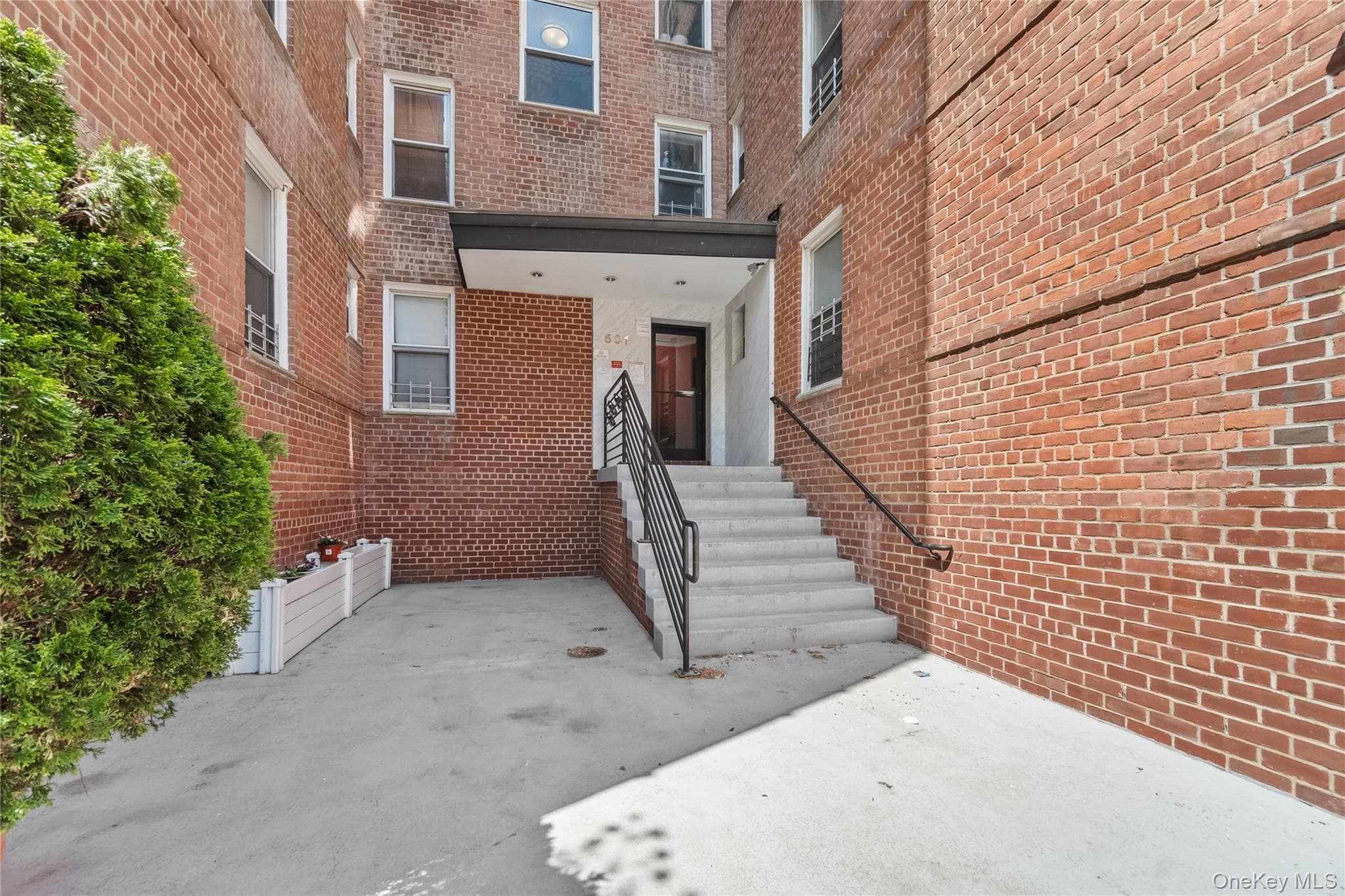 501 Riverdale Ave Unit: 4C thumbnail 2