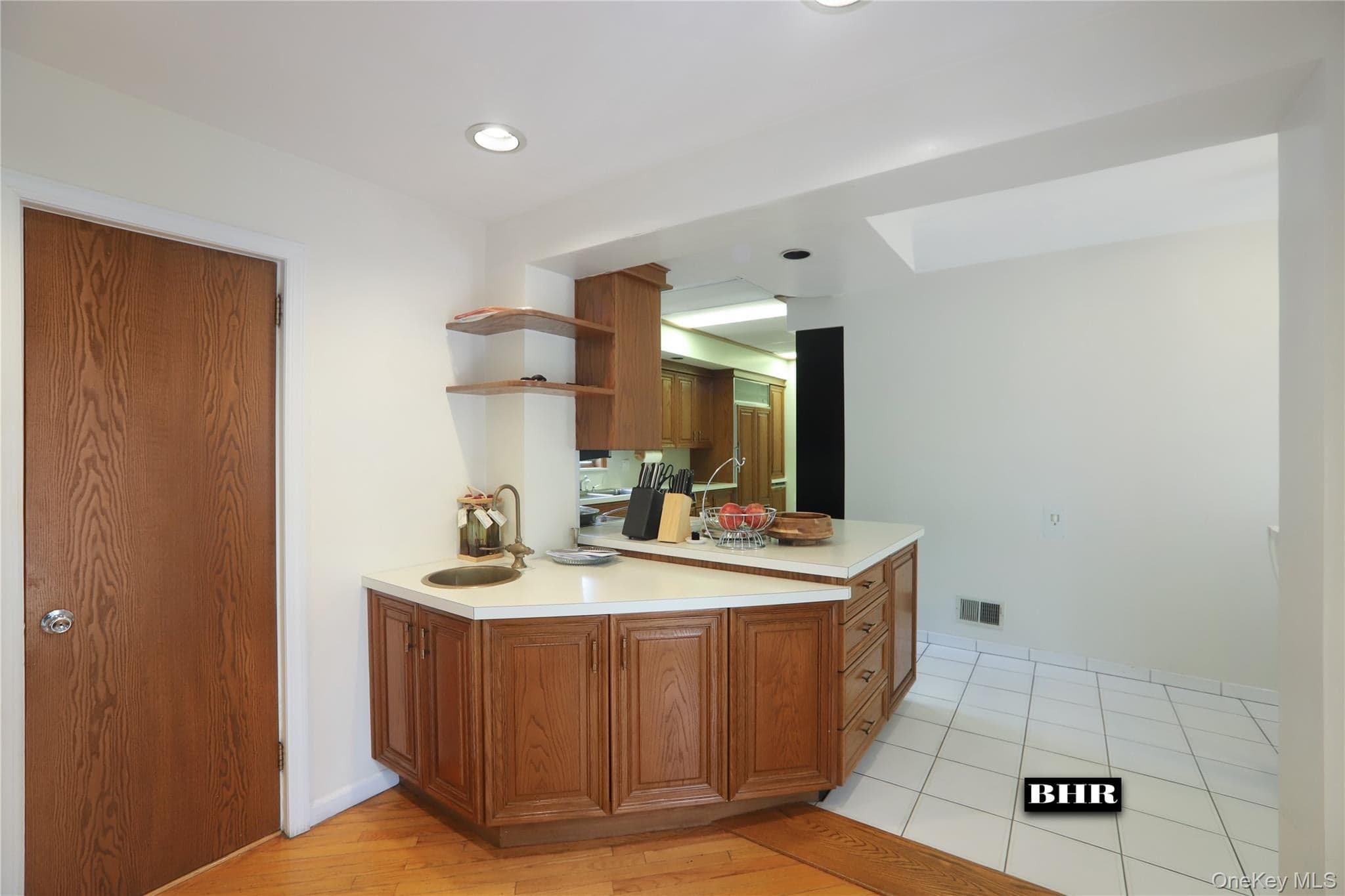 272 Exeter Street thumbnail 13