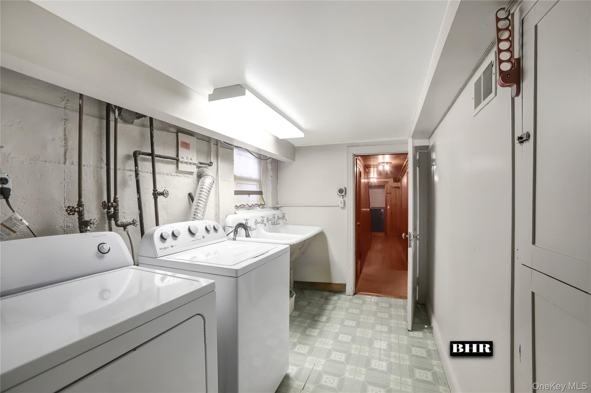 272 Exeter Street thumbnail 28