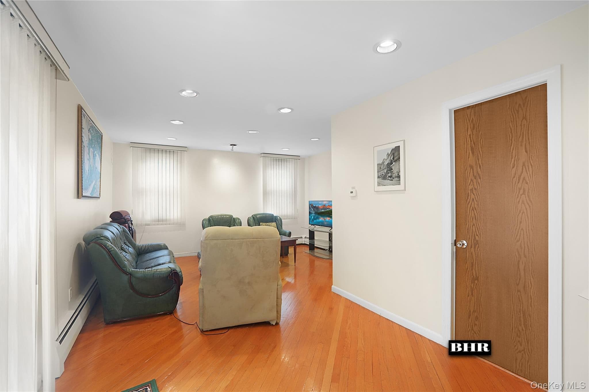 272 Exeter Street thumbnail 15