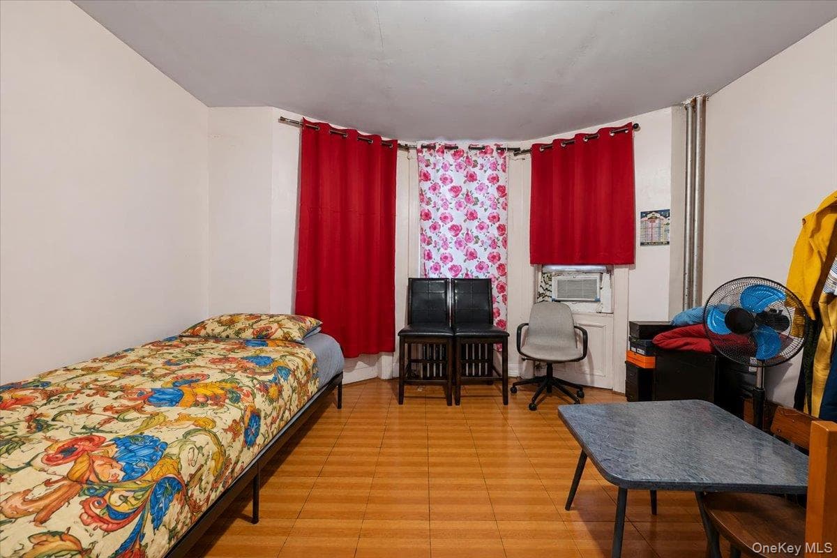 243 Crescent ST thumbnail 10