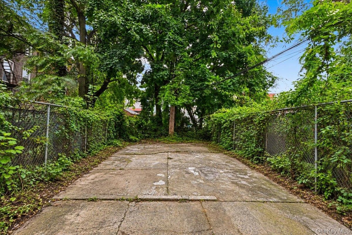 243 Crescent ST thumbnail 12