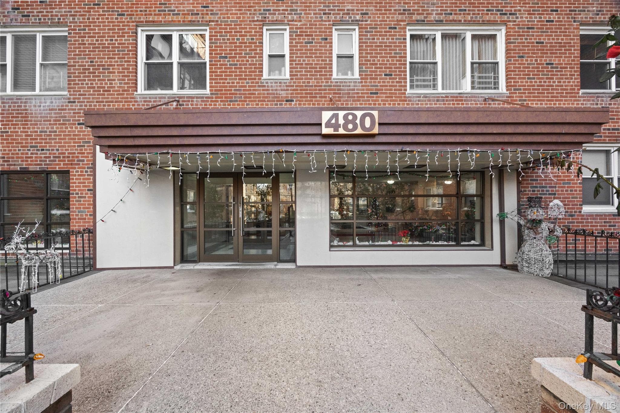 480 Riverdale Ave Unit: 2U photo 1