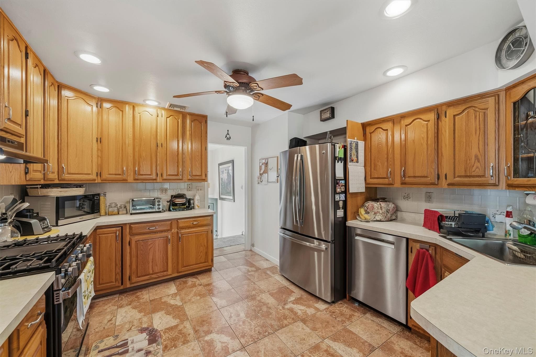 92 Capital Drive thumbnail 14