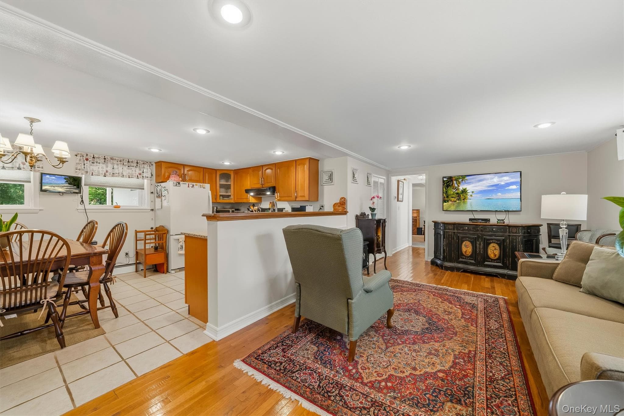 92 Capital Drive thumbnail 24
