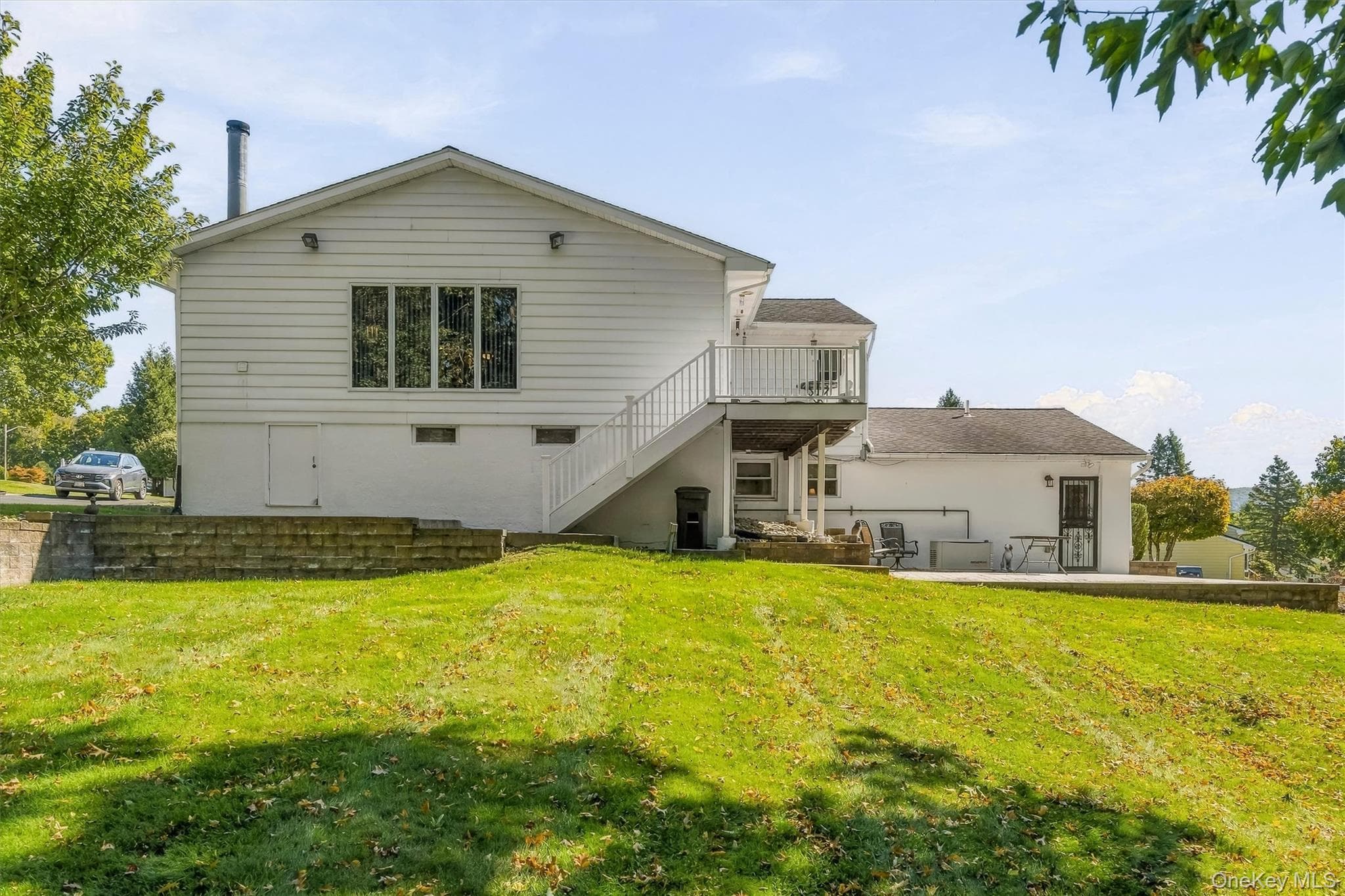 92 Capital Drive thumbnail 34