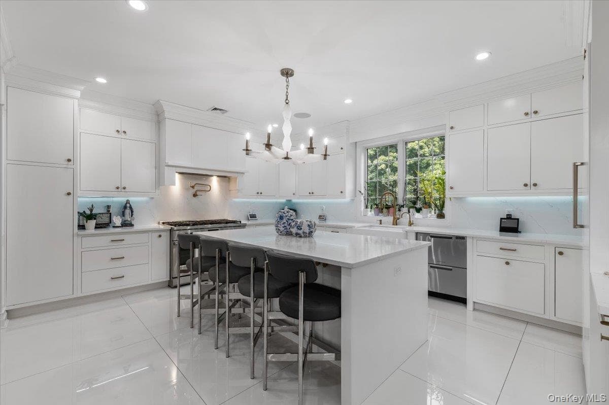 105 Woodhill Lane thumbnail 9