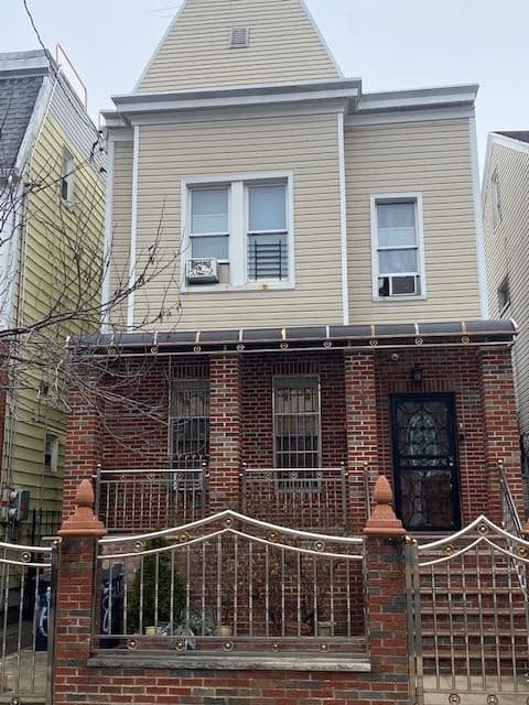 168 Warwick Street photo 1