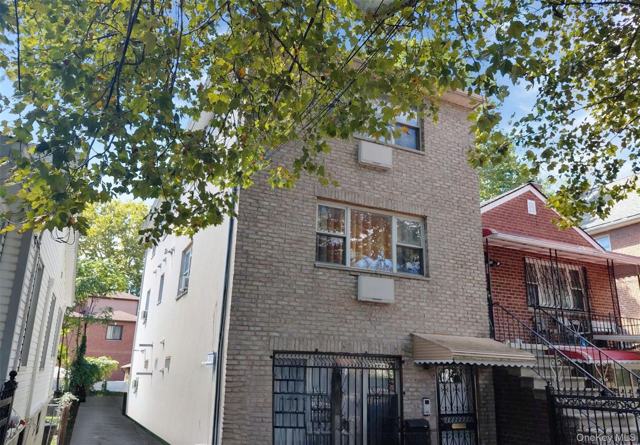 1022 E 232nd Street thumbnail 3
