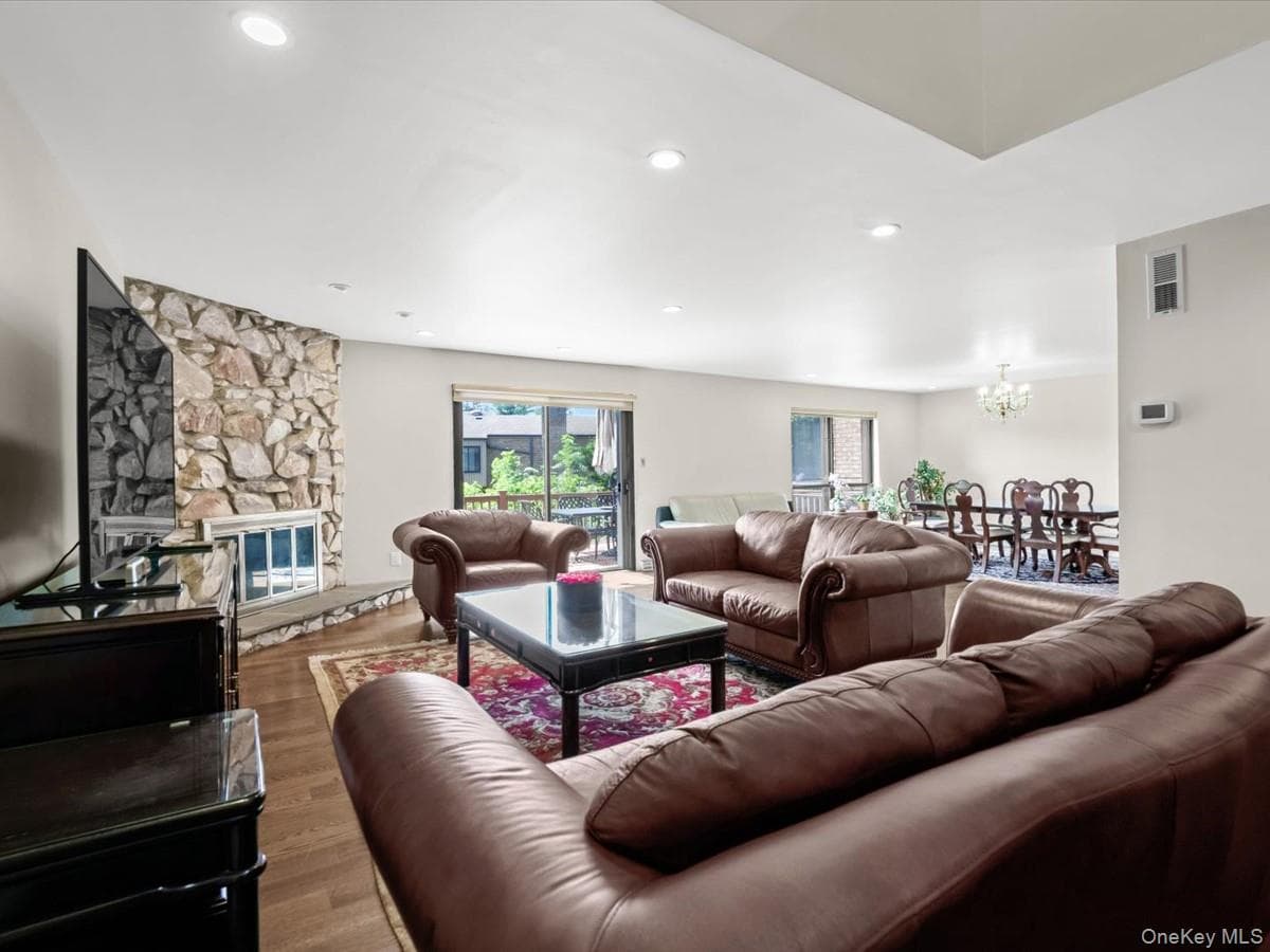 34 Windsor Gate Drive thumbnail 4