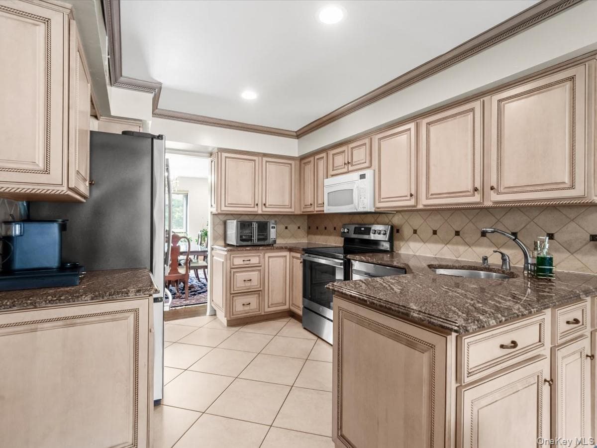 34 Windsor Gate Drive thumbnail 9