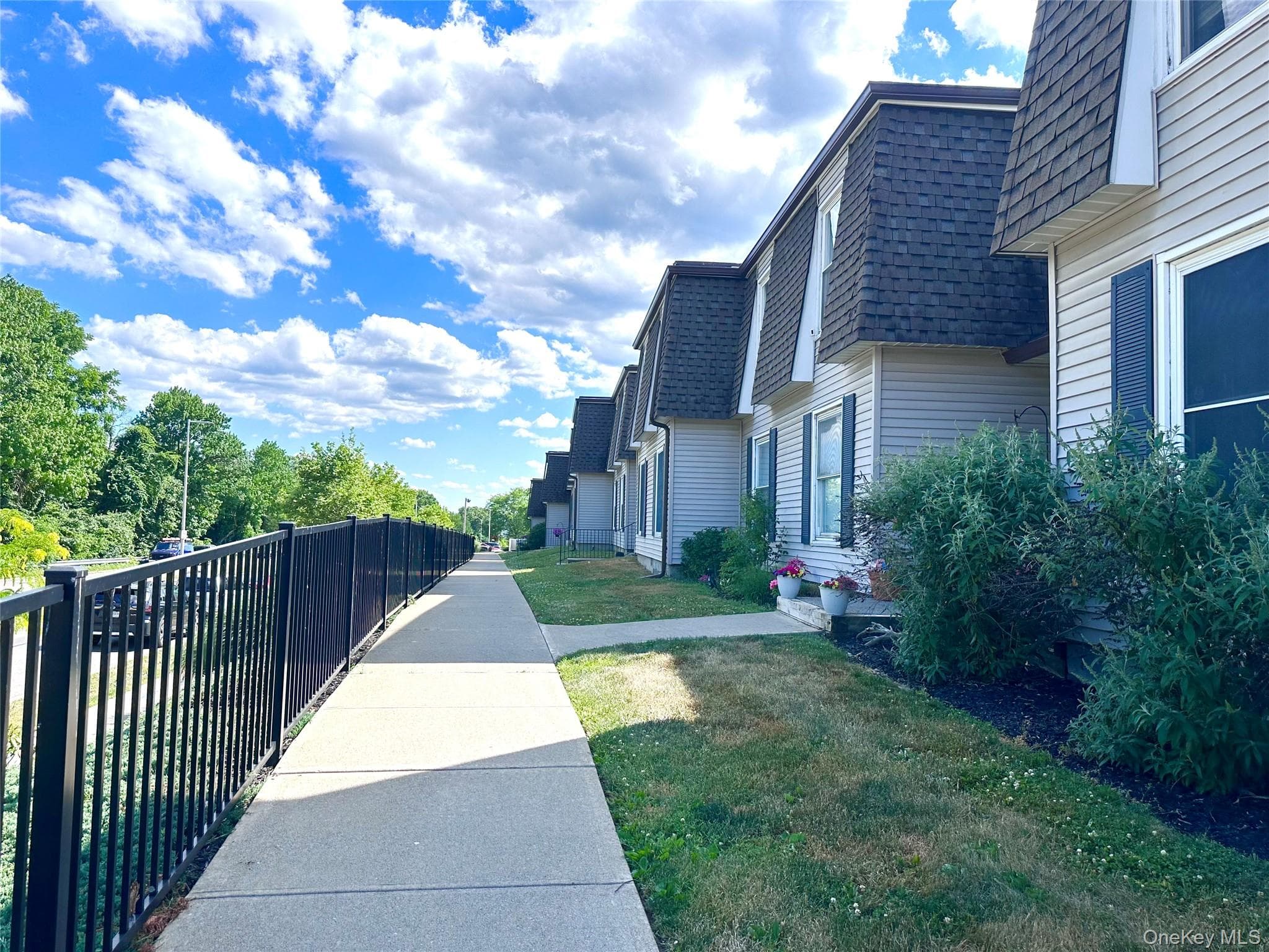 150 Rinaldi Boulevard Unit: A photo 1