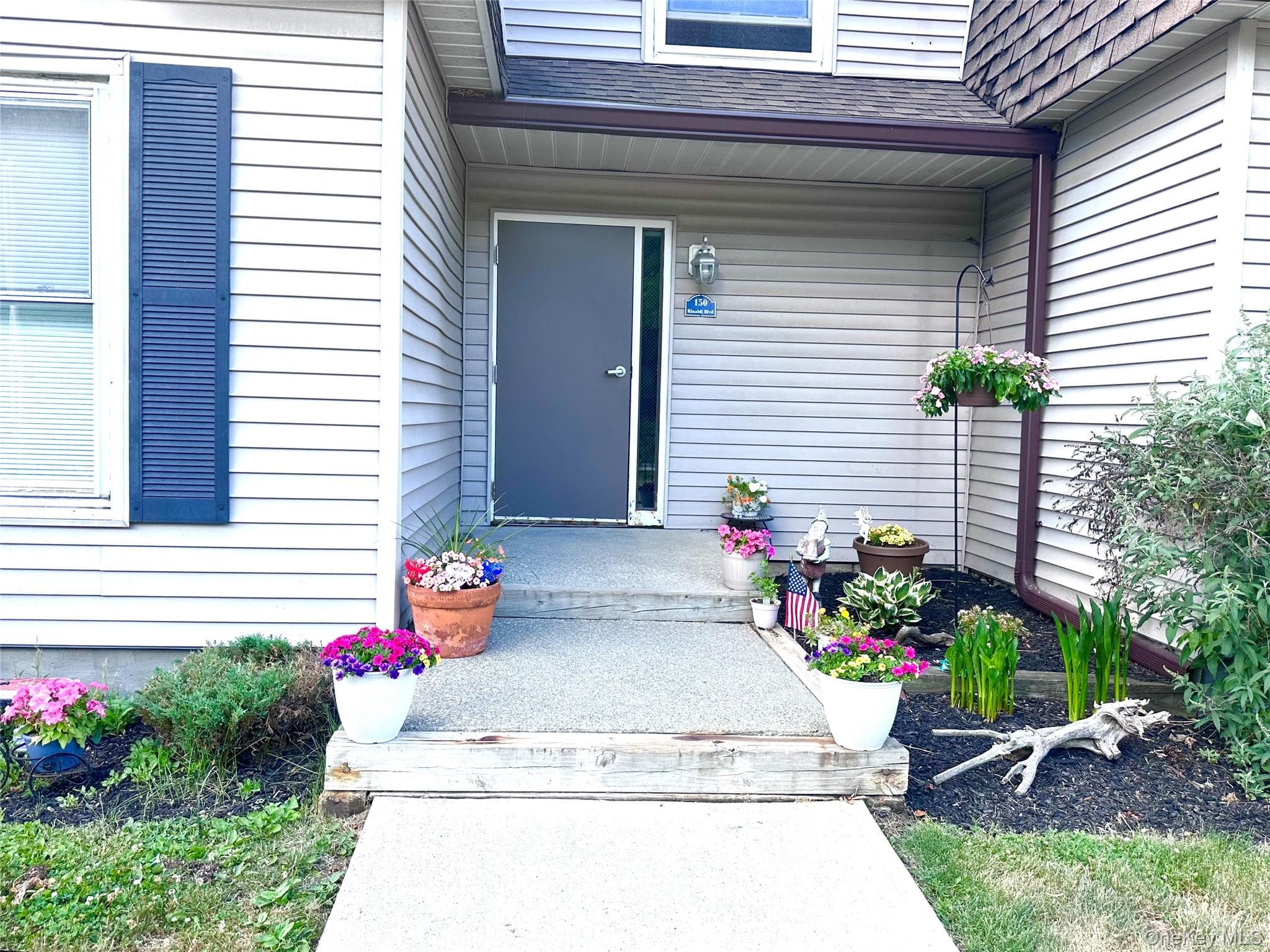 150 Rinaldi Boulevard Unit: A thumbnail 4