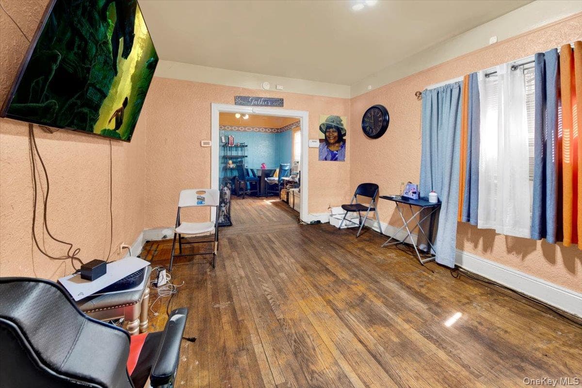 4122 Wickham Avenue thumbnail 2
