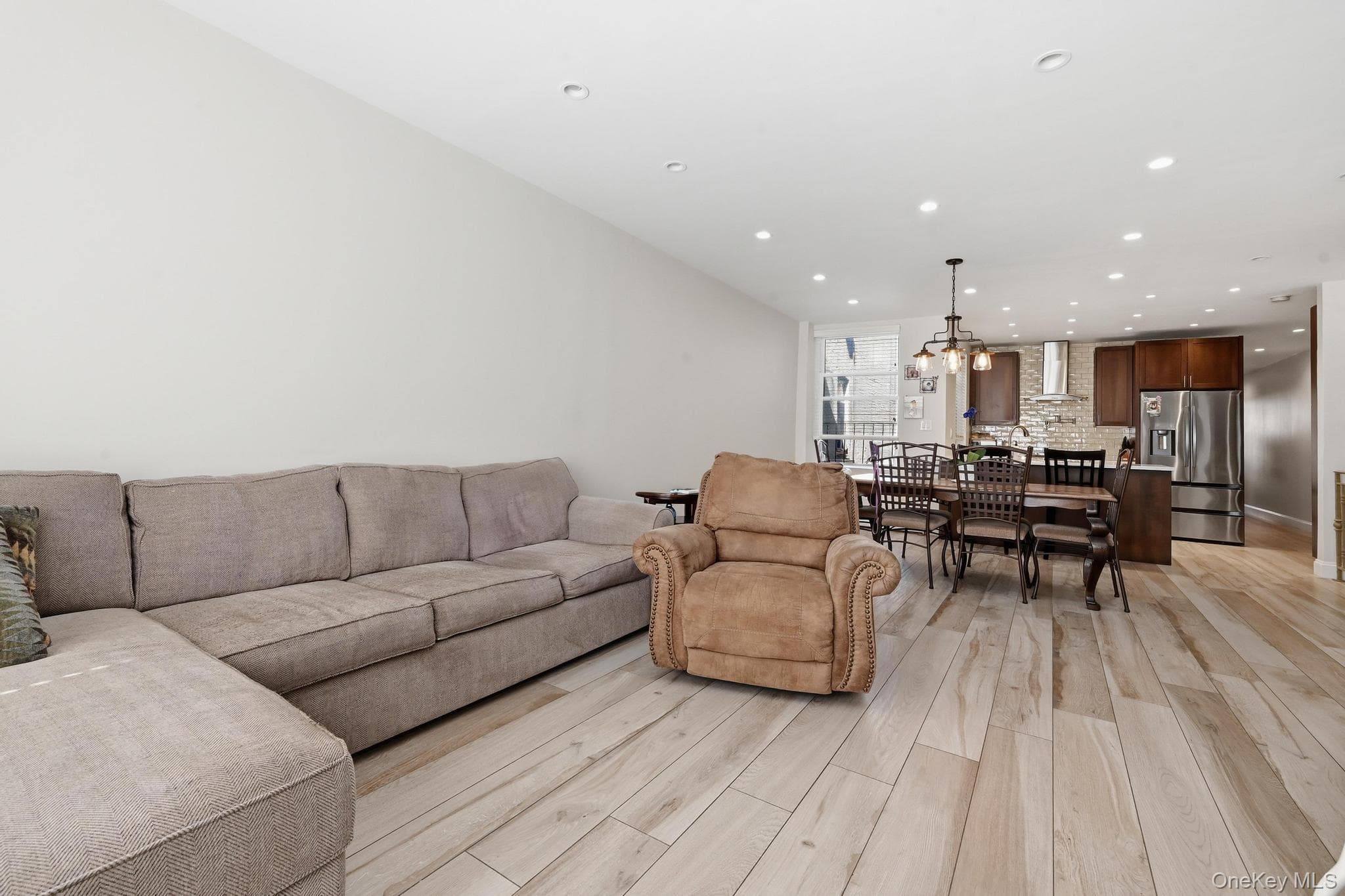 2395 E 3rd Street thumbnail 9