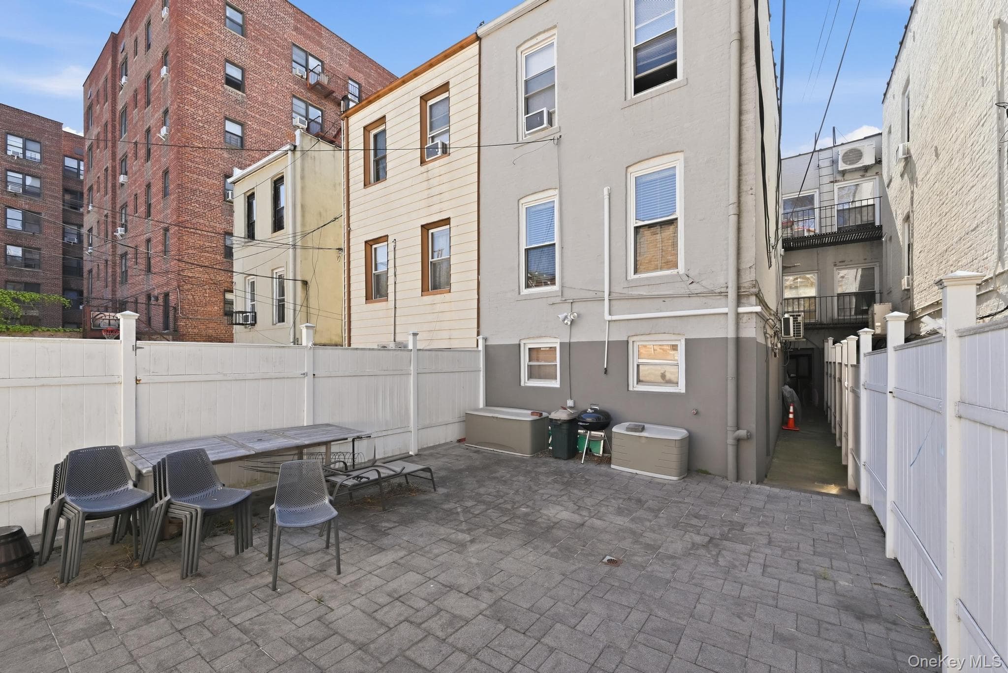 2395 E 3rd Street thumbnail 7