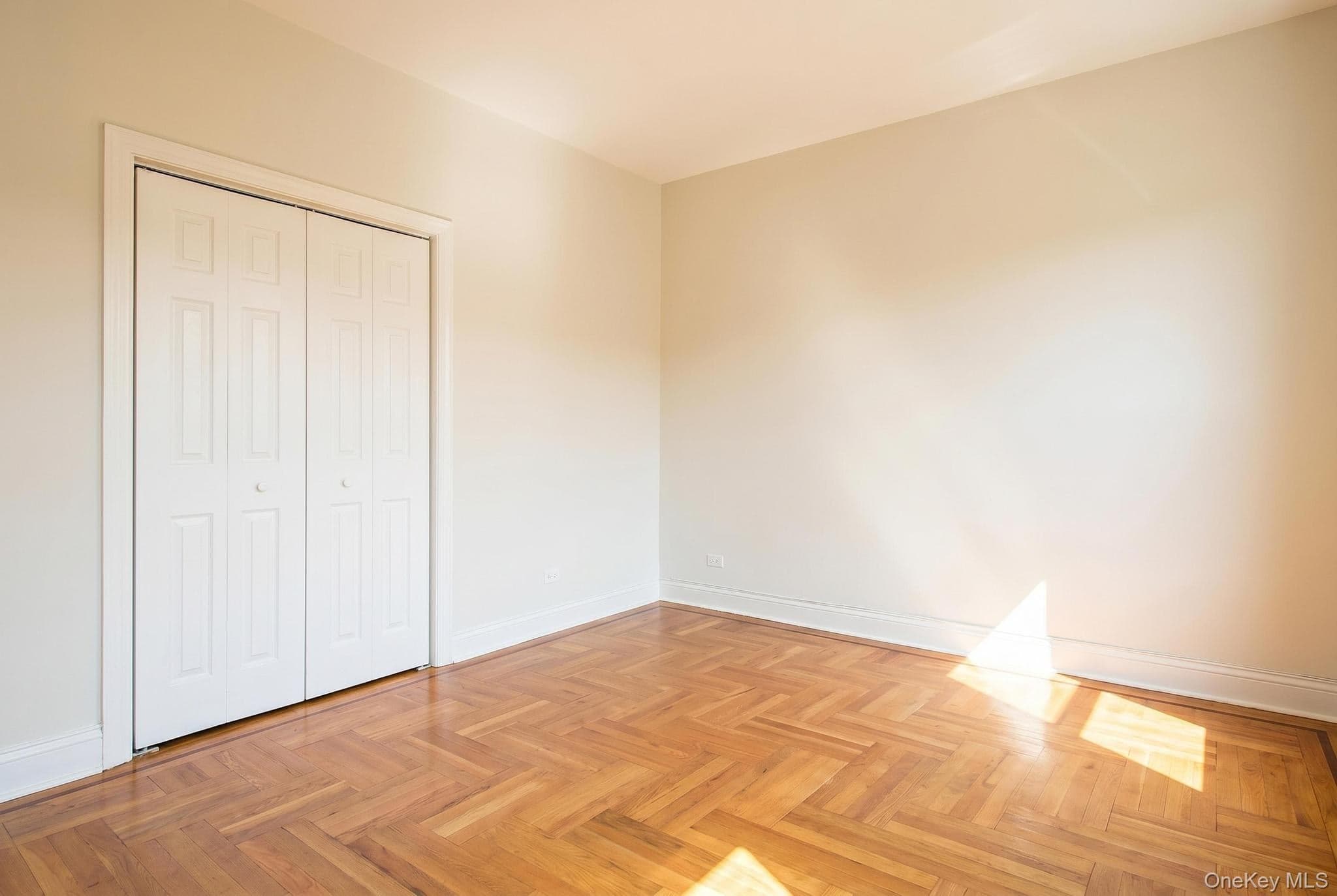 2395 E 3rd Street thumbnail 31