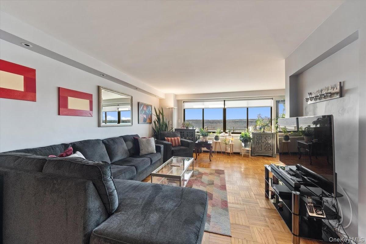 3671 Hudson Manor Terrace Unit: 14L thumbnail 11