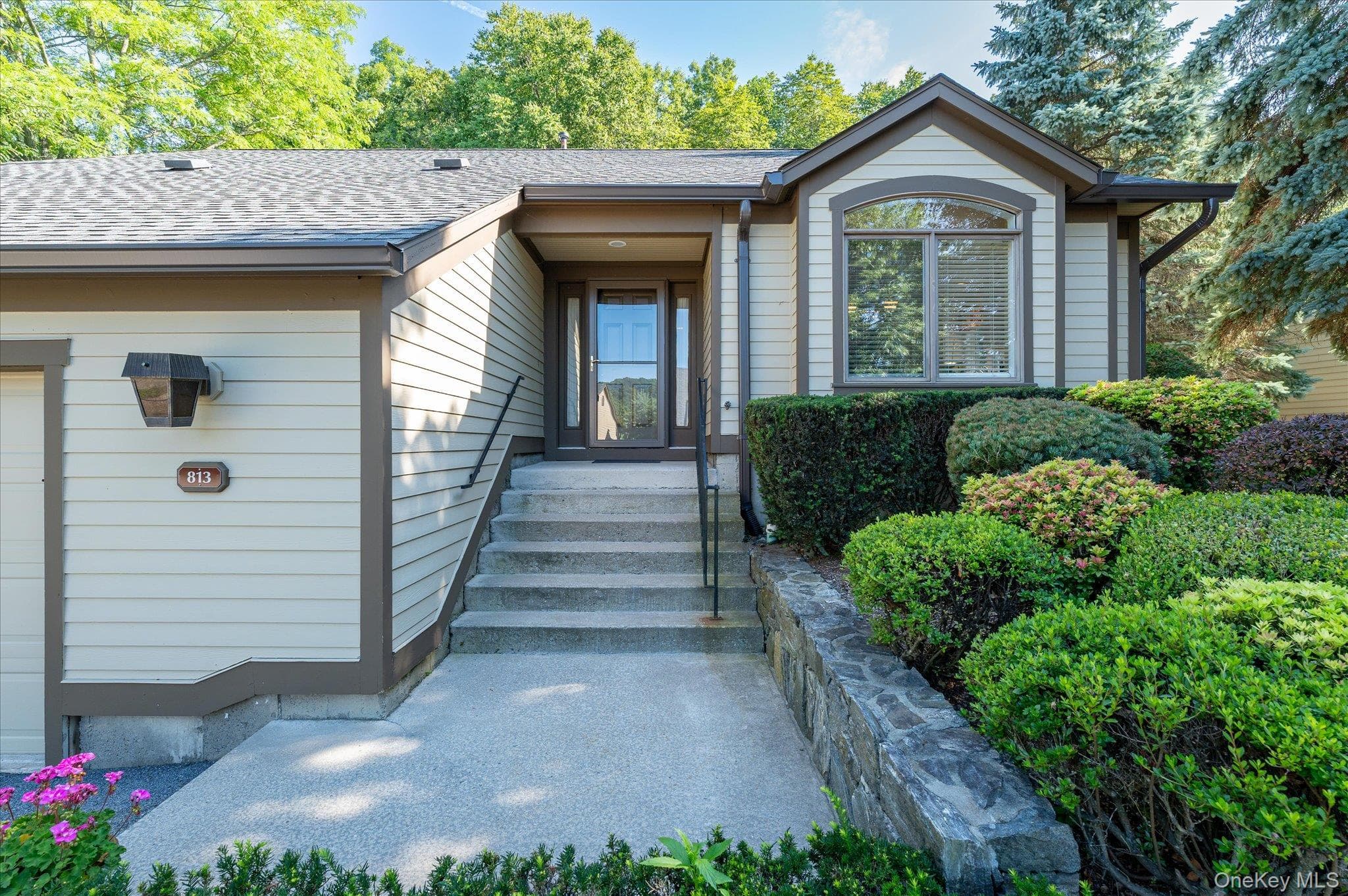 813 Heritage Hills thumbnail 2