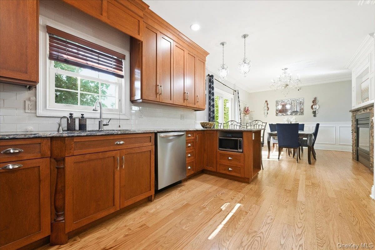 136 Oak Street thumbnail 12