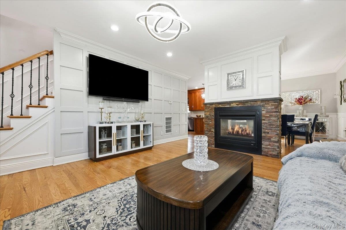 136 Oak Street thumbnail 4